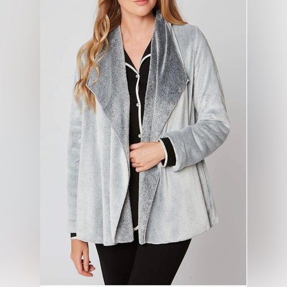 Le Chat Lingerie Ultra Soft Faux Fur Lounge Cardigan in Excellent Condition - Picture 2 of 11